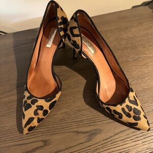 Halogen 8.5 gently used leopard heel